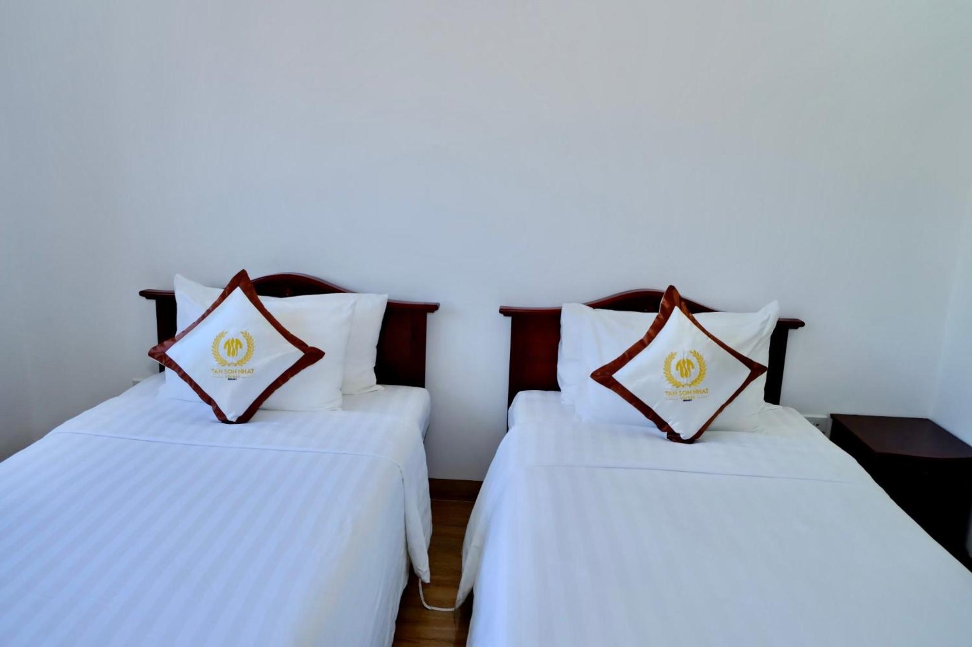 Tan Son Nhat Con Dao 3* Chi Khu Co Ong